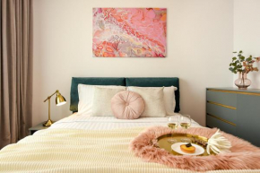 EYE CANDY Romexpo 2-Bedroom with Free Parking